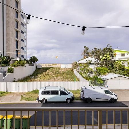 Chic Beachside Getaway 2Br 2Bath Fully Equipped Apartman Gold Coast Kültér fotó