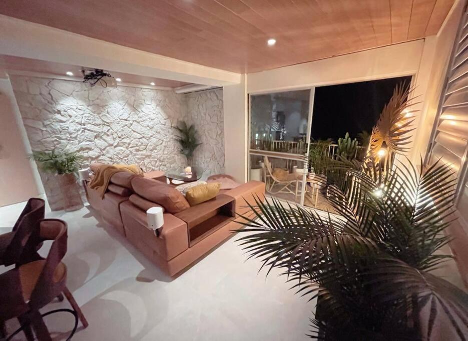 Chic Beachside Getaway 2Br 2Bath Fully Equipped Apartman Gold Coast Kültér fotó