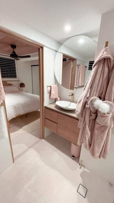 Chic Beachside Getaway 2Br 2Bath Fully Equipped Apartman Gold Coast Kültér fotó