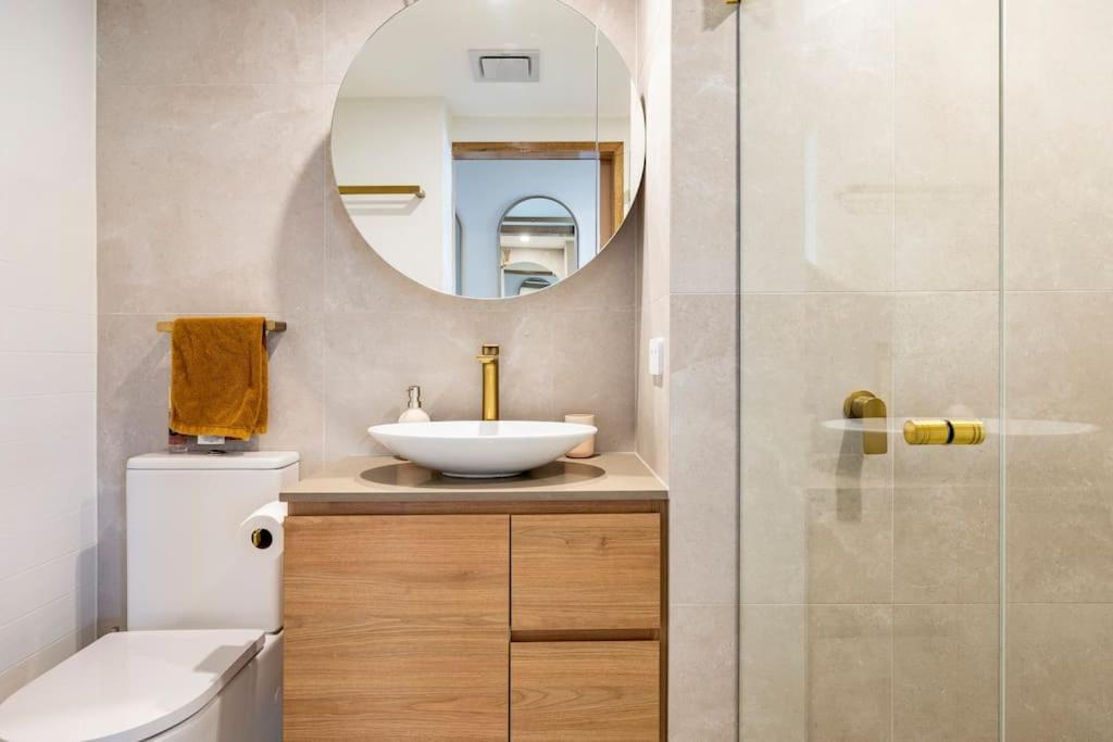 Chic Beachside Getaway 2Br 2Bath Fully Equipped Apartman Gold Coast Kültér fotó