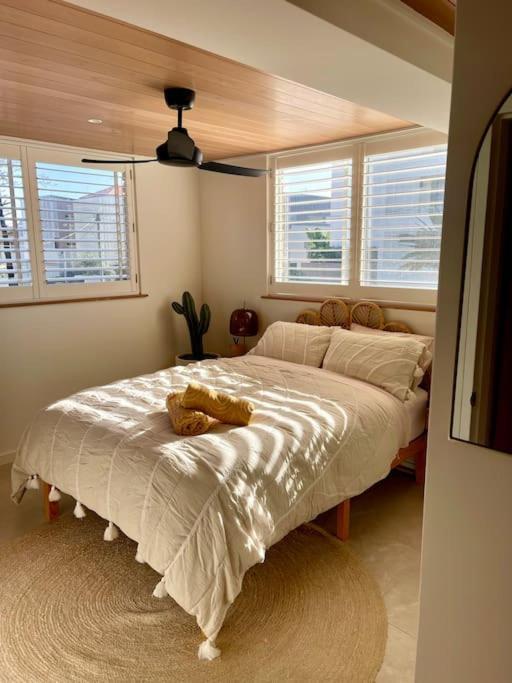Chic Beachside Getaway 2Br 2Bath Fully Equipped Apartman Gold Coast Kültér fotó