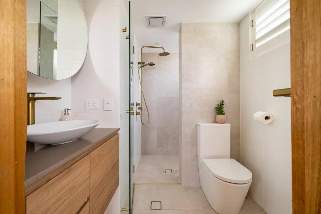 Chic Beachside Getaway 2Br 2Bath Fully Equipped Apartman Gold Coast Kültér fotó