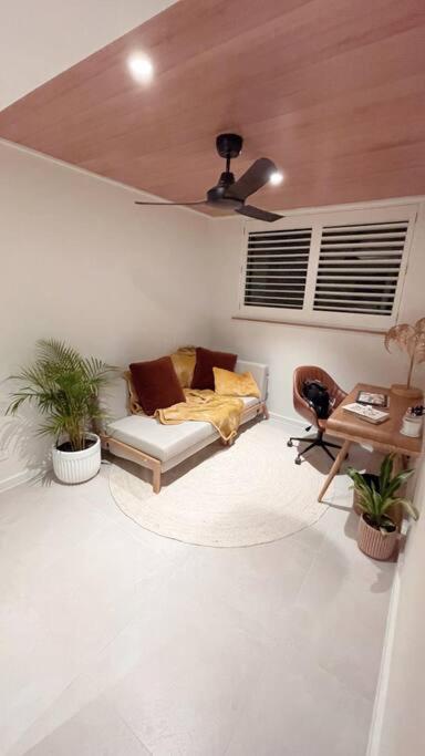 Chic Beachside Getaway 2Br 2Bath Fully Equipped Apartman Gold Coast Kültér fotó