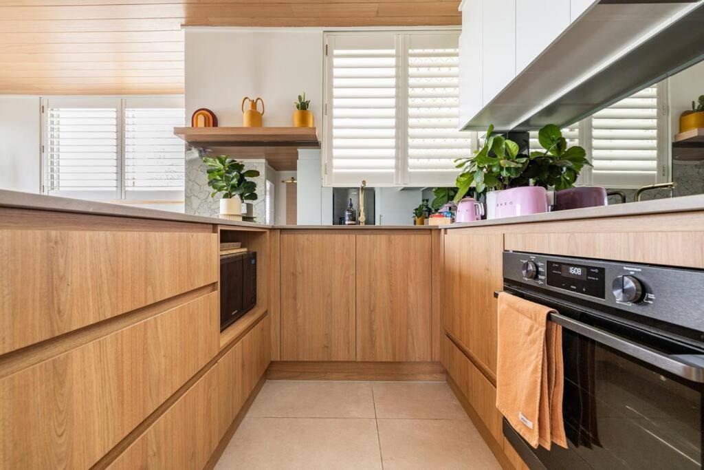 Chic Beachside Getaway 2Br 2Bath Fully Equipped Apartman Gold Coast Kültér fotó