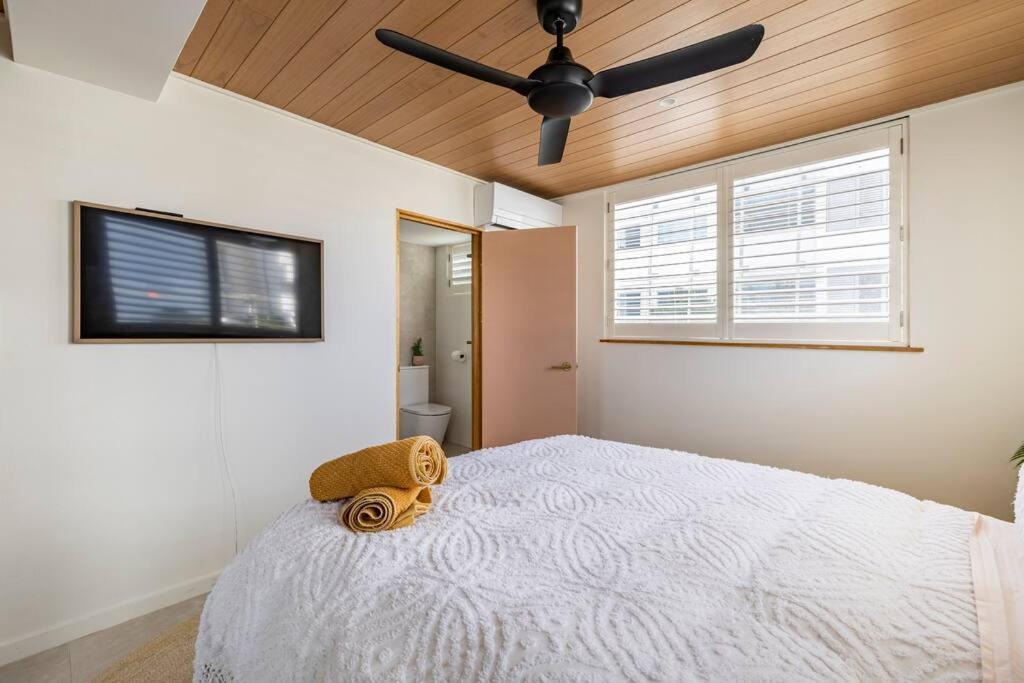 Chic Beachside Getaway 2Br 2Bath Fully Equipped Apartman Gold Coast Kültér fotó