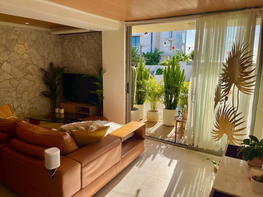 Chic Beachside Getaway 2Br 2Bath Fully Equipped Apartman Gold Coast Kültér fotó