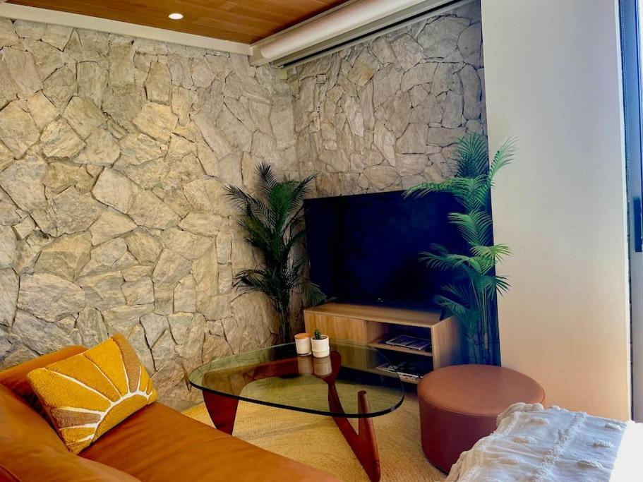 Chic Beachside Getaway 2Br 2Bath Fully Equipped Apartman Gold Coast Kültér fotó